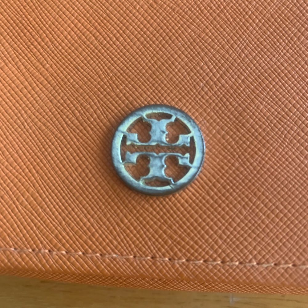 Tory Burch. Sunglass case.